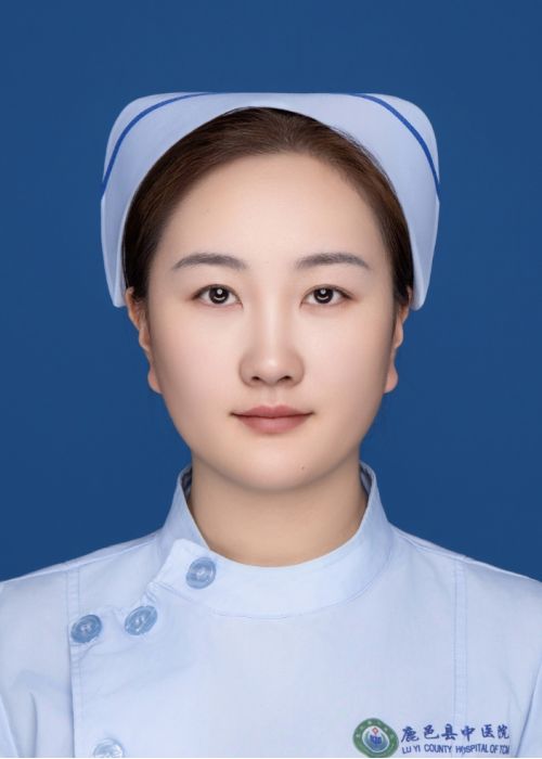 孙苗苗   护士长