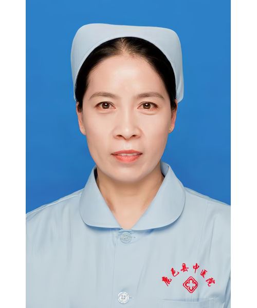 梁君
