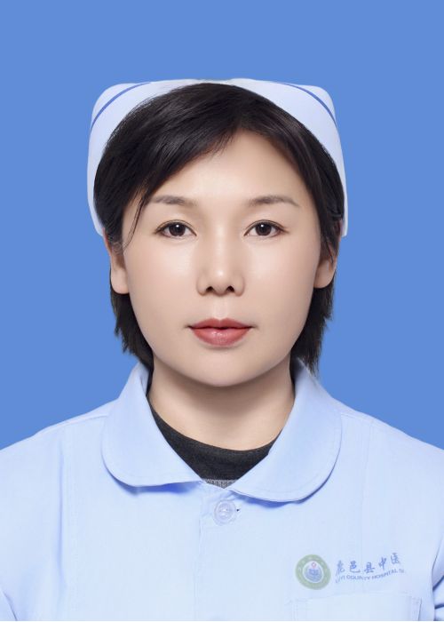 屈新荣  护士长