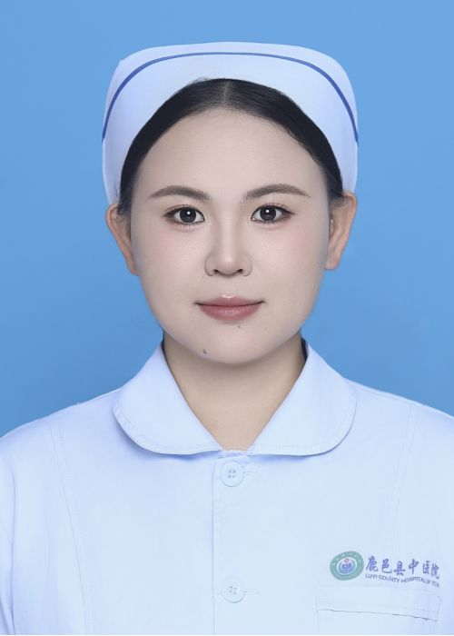 李  花   护士长  主管护师