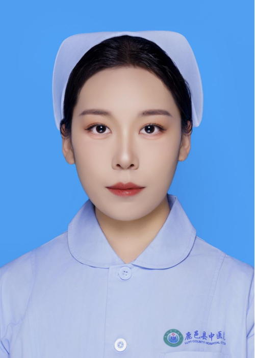 潘奕曼  护士长  主管护师