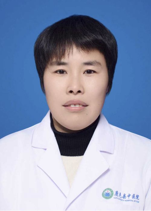 崔纳 