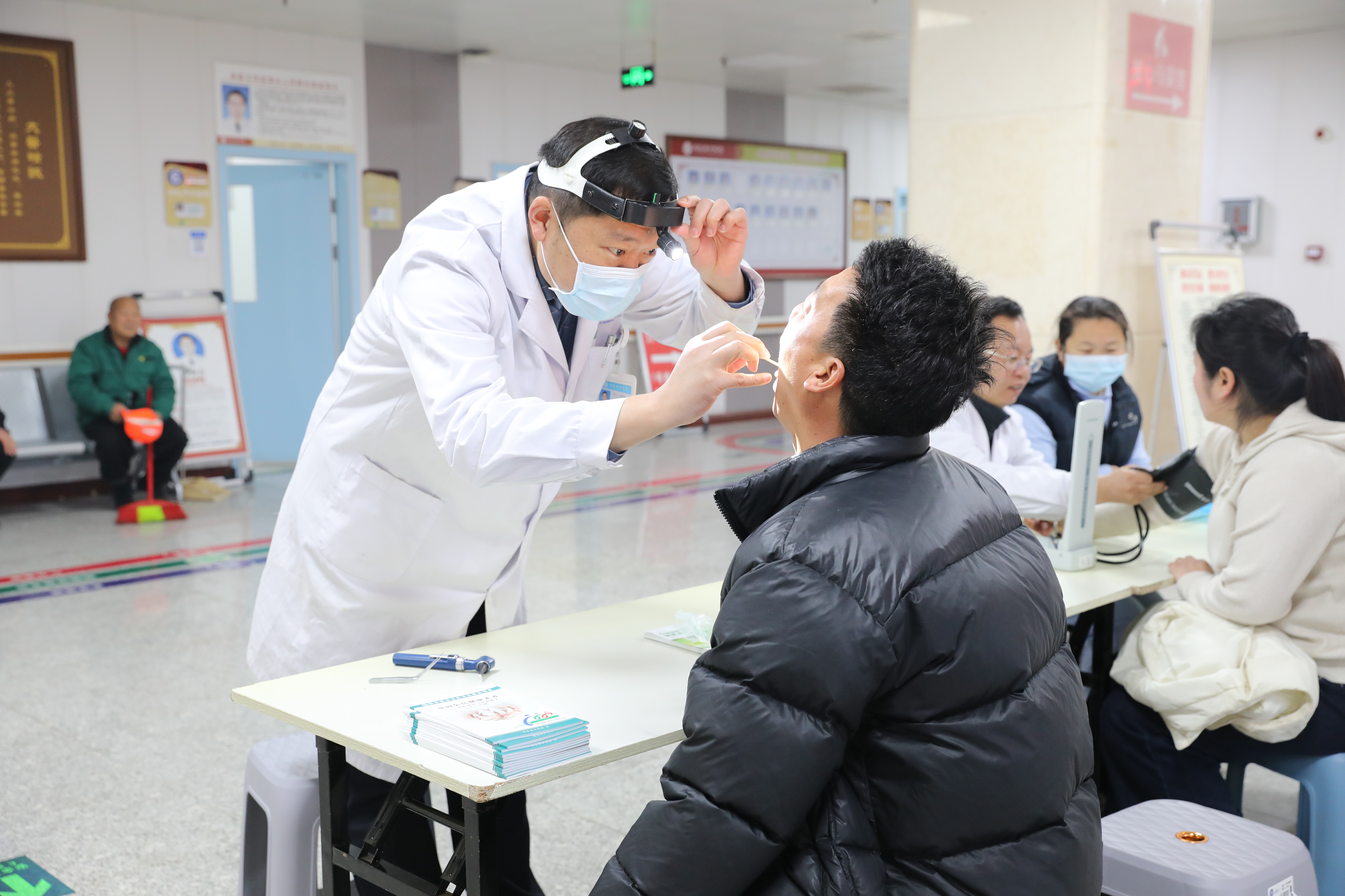 【全民科学爱耳 共护听力健康】鹿邑县中医院开展“爱耳日”义诊科普宣传活动